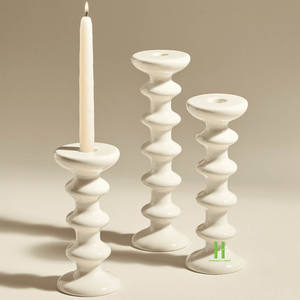 เชิงเทียนคลาสสิกสีดำเคลือบเงาสไตล์หรูหราโหลเทียนคริสต์มาสออกแบบ OEM แท่นเทียนจากโรงงานเวียดนาม - Product Image 5