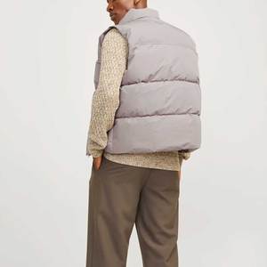 OEM Nouveau design Mode Hiver Personnalisé Chauffe-corps d'hiver bouffant Gilet en coton pour hommes à col montant Vestes bouffantes sans manches - Product Image 3