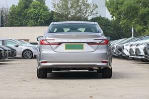 Transmisión Automática Híbrida THS de 5ª Generación 2025, Eficiencia Inigualable, Neumáticos R17, Volante a la Izquierda, Euro VI, Color Oscuro - Product Image 6