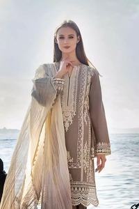 Shalwar Kameez pour femmes de haute qualité, personnalisé (soie/rayonne) - Vêtement de soirée pour femmes, design classique, style pakistanais - Product Image 6