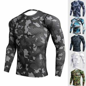 T-shirt de sport pour homme Rash Guard personnalisé en tissu Spandex avec logo, idéal pour la gym, les arts martiaux et la natation - Product Image 2