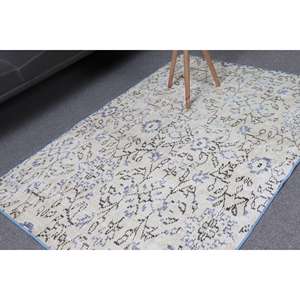 Alfombra de 3.6x5.1 pies, Alfombra Turca Vintage, Alfombra con Estampado Animal Azul y Blanco - Product Image 1