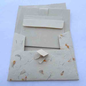 A5 map in ivoorkleurig papier, 70 grams, 100% hennepvezel, uitstekend geschikt voor schrijfwaren en notitieboekjes - Product Image 2