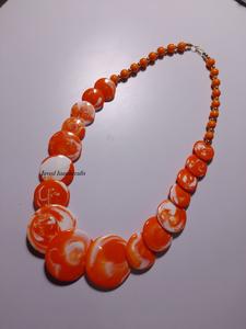 Glamour en resina: Collar elegante hecho a mano Sueños bohemios: Diseño de cuentas de resina artesanal - Product Image 4