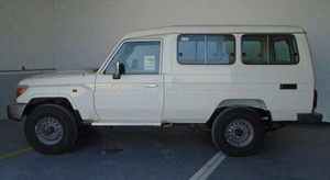 Sièges en cuir d'occasion 4x4 AWD pour Hardtop 4.5L Cinq places Conduite à gauche Sièges en cuir Pneus R18 Berline Euro IV - Product Image 2