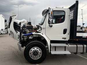 À VENDRE : Camion plateau 2026 M2 106 à double essieu de 24 pieds, en excellent état - 360 CV, boîte automatique Allison RDS à 6 vitesses, prêt à être expédié dans le monde entier - Product Image 3