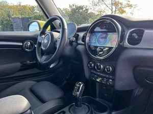 รถยนต์มือสองปี 2024 รุ่น 2 ประตู SE แบบแฮทช์แบ็ก เบาะหนังสีเข้ม เกียร์ธรรมดา พวงมาลัยซ้าย กล้องมองหลัง เครื่องยนต์ 4 ลิตร พร้อมขับ - Product Image 5