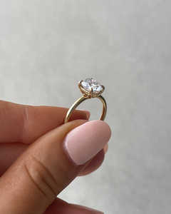 Anillos de compromiso de solitario de diamante cultivado en laboratorio de corte ovalado diseño minimalista Juego de puntas de oro sólido de 18 quilates anillos de solitario de Halo para mujer - Product Image 3