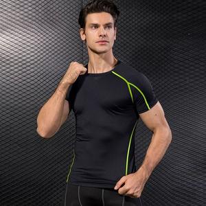 T-shirts de compression de gymnastique pour hommes de haute qualité 80% Poly 20% Spandex 100% coton couleurs unies à manches courtes fabriqués au Pakistan - Product Image 5