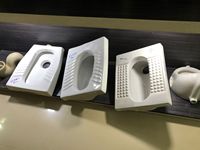 Ensemble de salle de bain sanitaire deux pièces WC pas cher Prix de vente Couvercle blanc Siège en céramique Couche Temps Emballage Motif graphique GUA