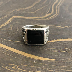 Anillo de Ónix Negro Vintage para Hombre (8.1 Gramos) Chapado en Oro Rosa y Rodio, Estilo HipHop con Engaste de Bisel, Regalo - Product Image 1