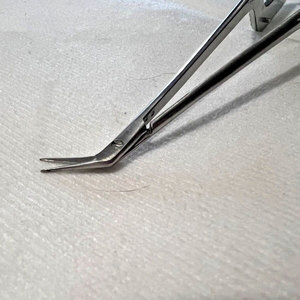 กรรไกรตัดเส้นเลือดฝอยตาแบบใช้ซ้ำได้ ยี่ห้อ Castroviejo Yasargil สีเงิน สำหรับการผ่าตัดขนาดเล็ก ได้รับการรับรองมาตรฐาน CE ISO13485 ระดับ Class I - Product Image 3