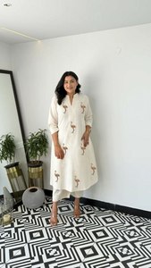 Magnifiques ensembles de costumes de fête pour femmes avec un design réversible Aline Kurt et Plazzo pour toutes les saisons - Product Image 4