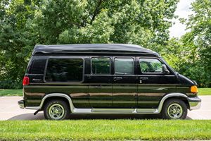 Voiture d'occasion fiable, Dodge Ram Van B1500 Regency Conversion Van de 2002 - Product Image 5