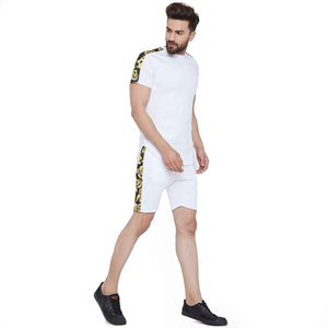 Ensemble deux pièces d'été décontracté pour hommes T-shirt et short en tricot respirant avec motif solide pour les activités de plein air - Product Image 1