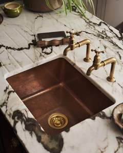 Évier de cuisine en cuivre martelé à la main avec un design moderne, options personnalisables, patine distinctive et durabilité pour les maisons de luxe - Product Image 4