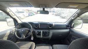 2022 cambio manuale del motore a benzina con guida a 4 cilindri a destra usato N issan Urvan Van 199HP - Product Image 3