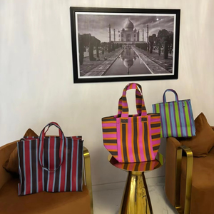 Sac à provisions en nylon réutilisable écologique grand RPET fermeture éclair rayé Handloom tissé sacs de plage en plastique recyclé fabriqué en Inde - Product Image 4