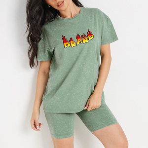 Ensemble court streetwear pour femmes |   Coupe ample |   Mode d'été, logo personnalisé, tendance 2025 - Product Image 4