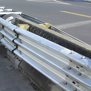 Garde-corps galvanisé profil A et profil <span class=keywords><strong>B</strong></span> pour la sécurité routière - Product Image 1