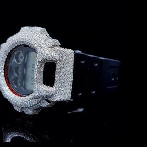 Montres en or jaune de luxe en gros, design diamant, quartz moissanite VVS, carré, saphir glacé, édition limitée - Product Image 3