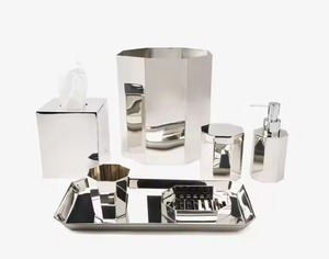 Les ensembles de salle de bain en métal ajoutent une touche luxueuse sans être trop décoratifs, améliorant ainsi l'harmonie visuelle globale de l'espace. - Product Image 3