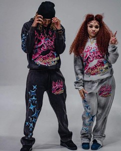 ชุดวอร์มแฟชั่นแบบยูนิเซ็กซ์สำหรับฤดูหนาว ประดับคริสตัลและเพชรเทียม ชุดฮู้ดดี้และกางเกงจ็อกเกอร์ รับผลิตแบบ OEM ผ้าฝ้าย 100% ระบายอากาศได้ดี เหมาะสำหรับเล่นกีฬา - Product Image 2