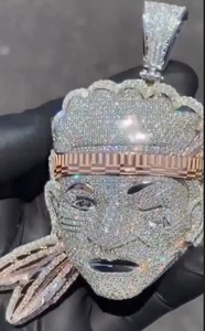 จี้หน้ากากชนเผ่าประดับเพชรโมอิสซาไนต์สุดหรู เงินแท้ 925 ชุบโรเดียม รับรองโดย GRA เครื่องประดับฮิปฮอปสั่งทำพิเศษ - Product Image 2