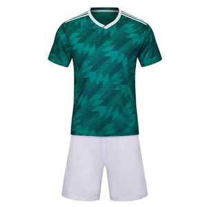Presse à chaud de précision pour le football, nom et logo du club personnalisés, 100% polyester, col en V, nouveaux arrivages, uniformes de football en gros - Product Image 1