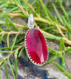 Colgante de Plata de Ley 925 con piedras preciosas de cristal de Rubí, colgante de forma ovalada facetada de diseño único para mujer - Product Image 3