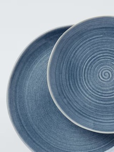 Service d'assiettes en céramique bleu acier, motif spirale texturé, surface émaillée, construction robuste pour des tables sophistiquées - Product Image 2