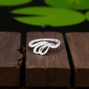 Juego de puntas de diamante de corte redondo de moissanita de 0,10 quilates de quilates, anillo de fusión elegante hecho en platino para ella - Product Image 3