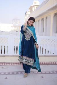 Boutique de vêtements traditionnels indiens et pakistanais pour femmes, costume Sharara le plus populaire, travail ethnique exclusif avec des paillettes dorées pour les mariages - Product Image 5