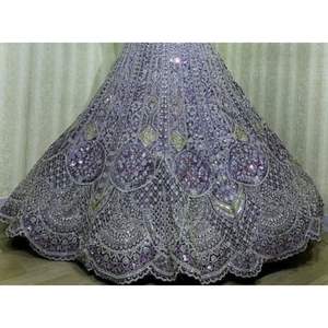 El tradicional se encuentra con el Lehenga nupcial moderno con patrones de lentejuelas bordados detallados y acentos Zari para clientes B2B - Product Image 5