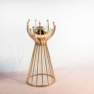 Support de bougie en métal avec gobelet en verre amovible, décoration de table moderne pour la maison, les événements de mariage, les restaurants, les hôtels, finition dorée - Product Image 1