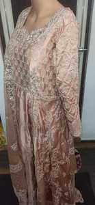 Robe de mariée Anarkali avec broderie de perles de verre cristal Dabka pantalon de travail Dupatta-bel ensemble de mariage pour 2024 - Product Image 3