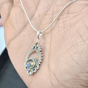 Pendentif en argent sterling 925 avec charme en labradorite cabochon, style religieux, toutes occasions pour femmes - Product Image 4