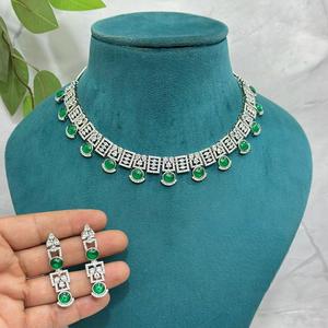 ชุดเครื่องประดับดีไซเนอร์หรูหราพร้อมชุดสร้อยคอทองเหลืองเพทายสีเขียวราชวงศ์สำหรับเป็นของขวัญงานแต่งงาน - Product Image 1