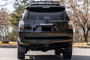 Toyota 4Runner SR5 AWD Coupé Turbo 2023, cuir, faible kilométrage, boîte automatique, conduite à gauche, essence, excellent état - Product Image 3