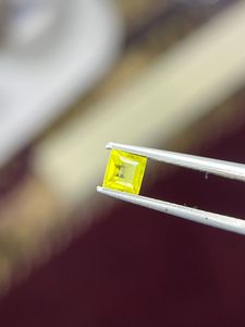 Gema Suelta de Titanita Verde Natural, Tallada en Cuadrado Facetado de 5mm, para la Elaboración de Joyas - Product Image 6