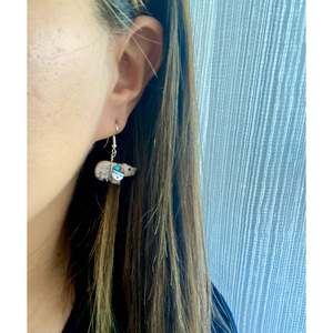 Pendientes Colgantes de Plata de Ley con Múltiples Piedras y Diseño de Oso Hechos a Mano por Zuni, Pendientes de Animales para Regalo - Product Image 2