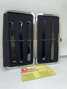 Pinzas de pestañas de plasma negras con acabado brillante Logotipo personalizado Volumen de acero inoxidable Volumen curvo Pinzas de pestañas de Punta personalizada. - Product Image 4