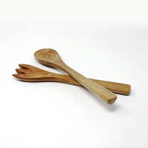 Ensemble d'ustensiles de cuisine uniques faits à la main de 2 outils à salade en bois correctement servant de salade en bois pour un service parfait - Product Image 6