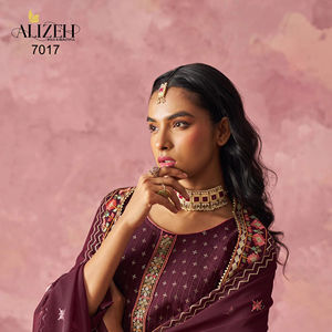 Lehenga Choli de Diseñador con Dupatta Bordada, Trabajo Manual Premium para Diwali y Fiestas Familiares - Product Image 1