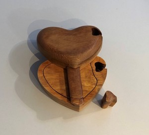 Boîte de puzzle en bois en forme de coeur Vente chaude Cadeaux et artisanat Boîtes en bois Signes muraux fabriqués en Inde - Product Image 1