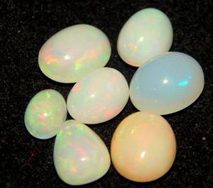 Opale d'Éthiopie naturelle à jeu de couleurs et effet de feu, 5-10 carats, taille libre, cabochons de pierres précieuses, pierres pour Tasbiya TG0035, évaluation tierce partie - Product Image 1