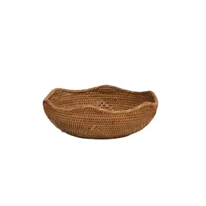 Bols à fruits ronds en rotin marron avec finition naturelle, parfaits pour la vaisselle et la présentation des aliments de table. - Product Image 6