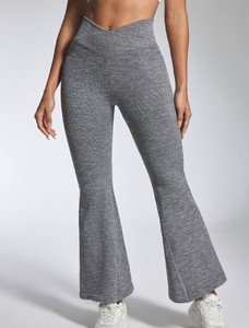 Pantalones de yoga acampanados reversibles para mujer, alargamiento de piernas, levantamiento de botín, LiquidSculp Tummy, Cintura elástica de talla grande, estampado de entrenamiento sin costuras - Product Image 2