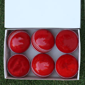 ลูกคริกเก็ตแบบปรับแต่งได้คุณภาพสูงดีไซน์หนังพรีเมียมพร้อมโลโก้ลูกแข็ง - Product Image 6