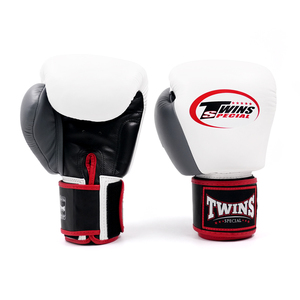 Gants de boxe Twins de qualité supérieure, logo personnalisé, couleur rouge, en cuir véritable, à lacets, pour entraînement et sparring MMA Muay Thai - Product Image 6